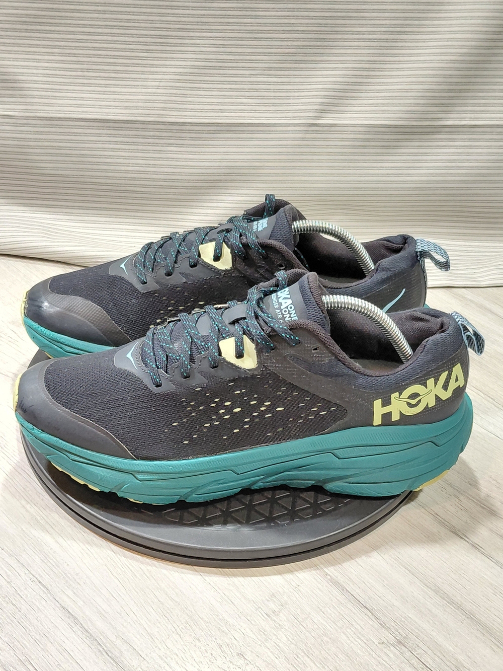 HOKA Mens Challenger ATR 6 Black Teal Trail Running Shoes SIZE 10D